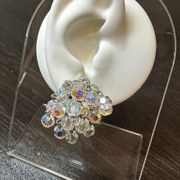 Vintage Aurora Borealis crystal clip on earrings! - Picture 8 of 9